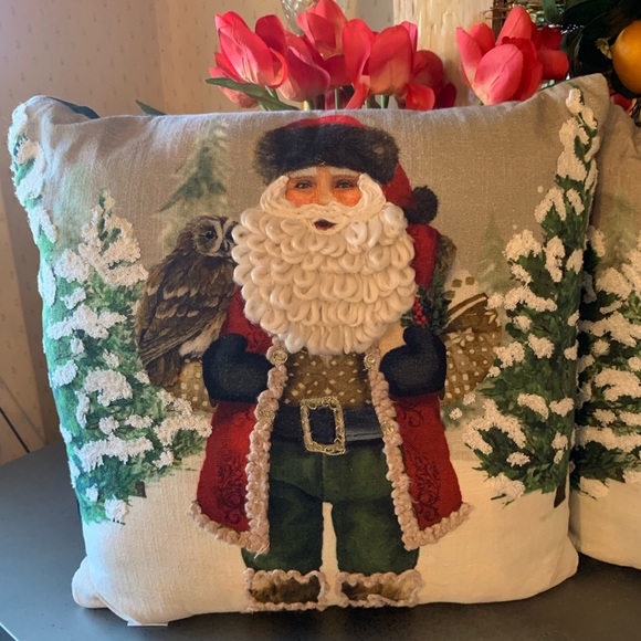 2 CHRISTMAS PILLOWS, BEAUTIFUL yarn WHITE beard, trim for robe and boots. - Picture 4 of 7